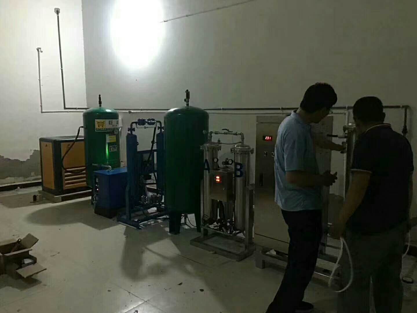 200克氧氣源臭氧發生器海洋館安裝現場2.jpg